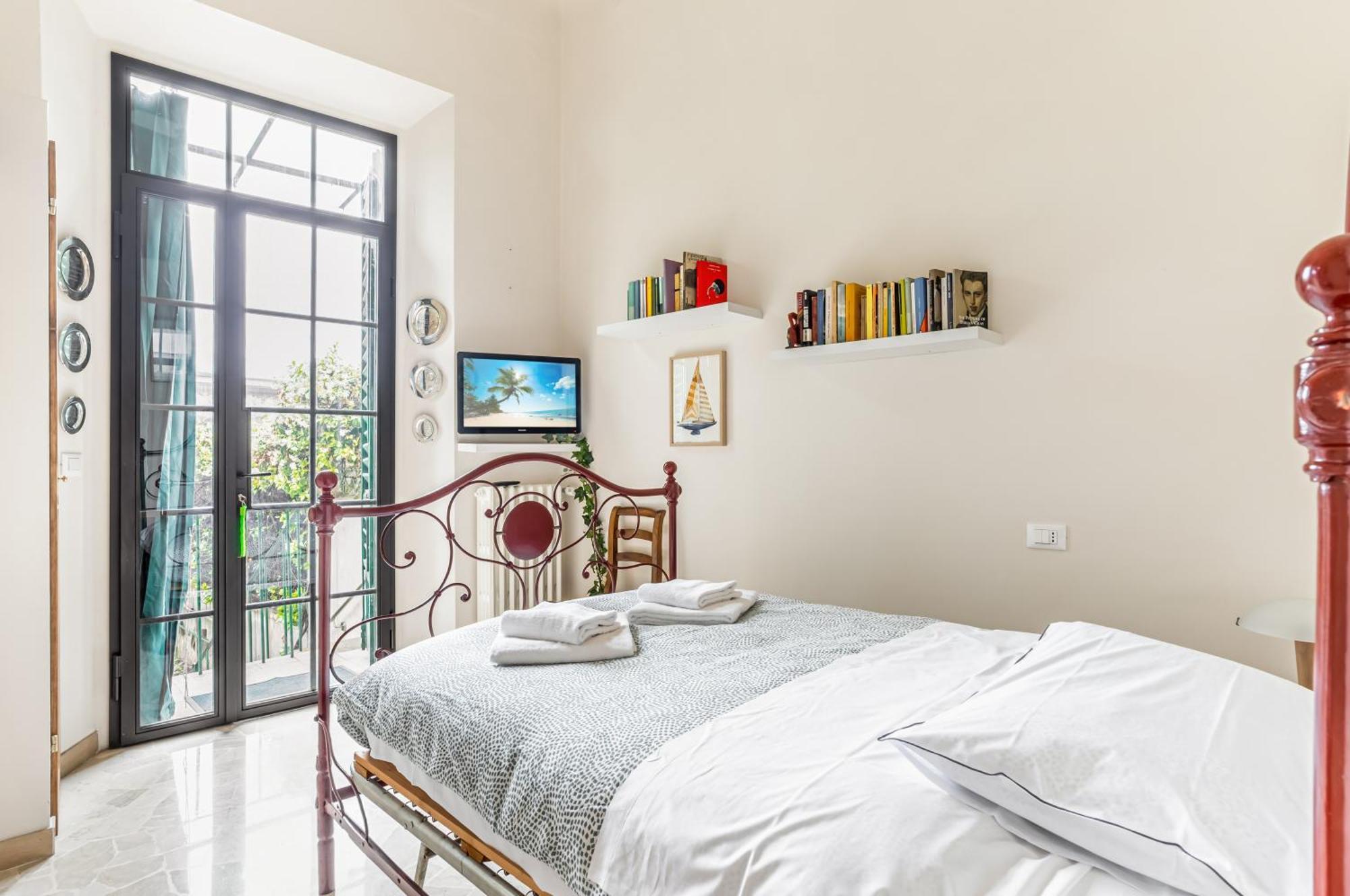 Bright Apartment With Private Garden And Balcony Флоренция Екстериор снимка