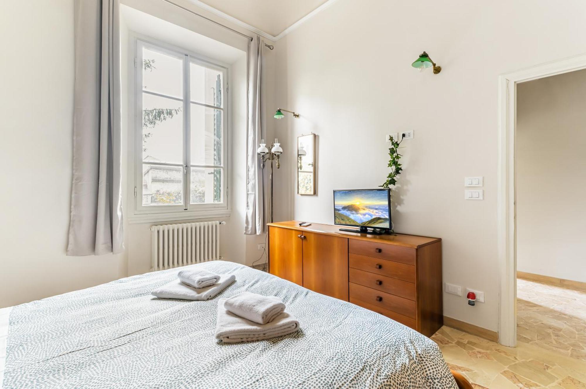 Bright Apartment With Private Garden And Balcony Флоренция Екстериор снимка